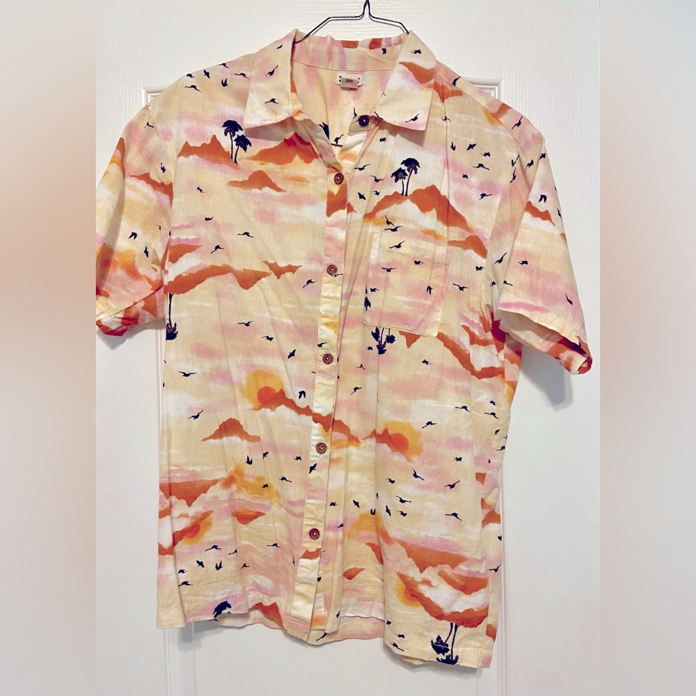 Billabong women button down Hawaiian blouse size large